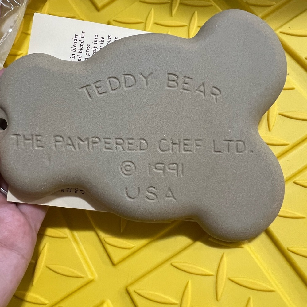 NWT The Pampered Chef White Clay Cookie Mold - Picture 4 of 6